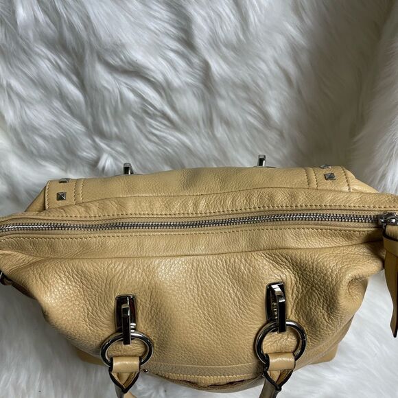 B Makowsky leather cream satchel/Shoulder bag silver tone studs accent - Picture 9 of 14